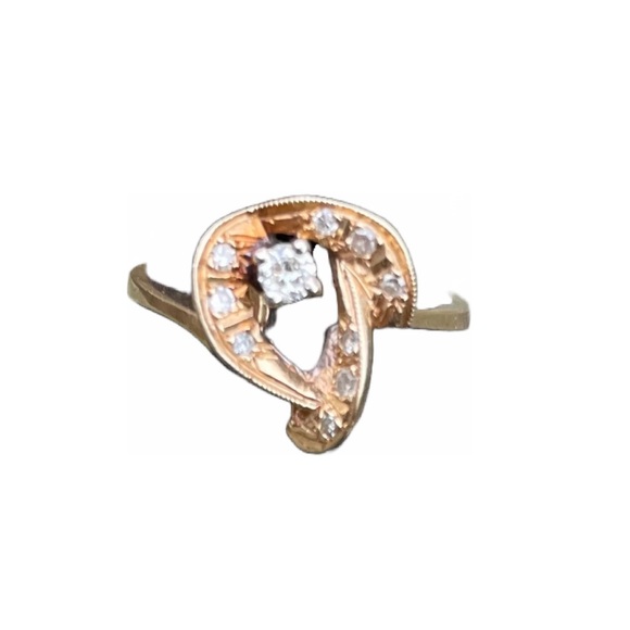 Diamond Ring. Estate piece. 14k. Total quarter carat.Beautiful unique design - Picture 2 of 7